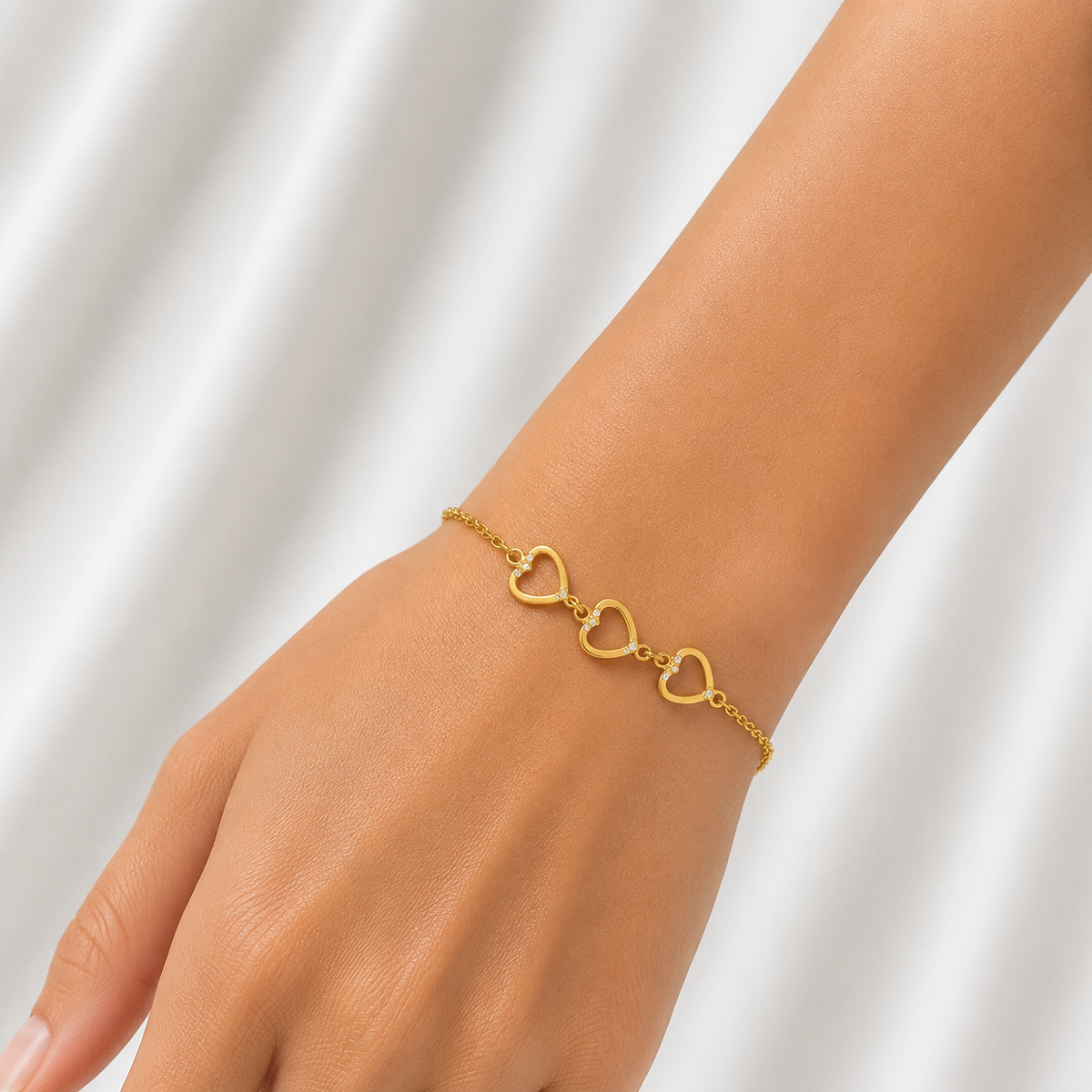 Delicate Gold Heart Link Bracelet