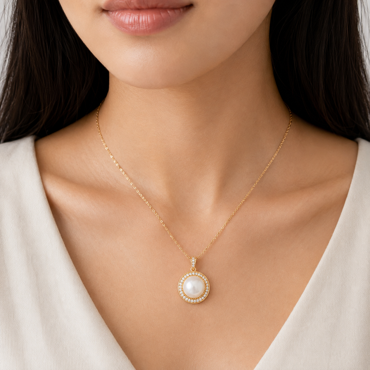 Elegant Pearl Halo Necklace