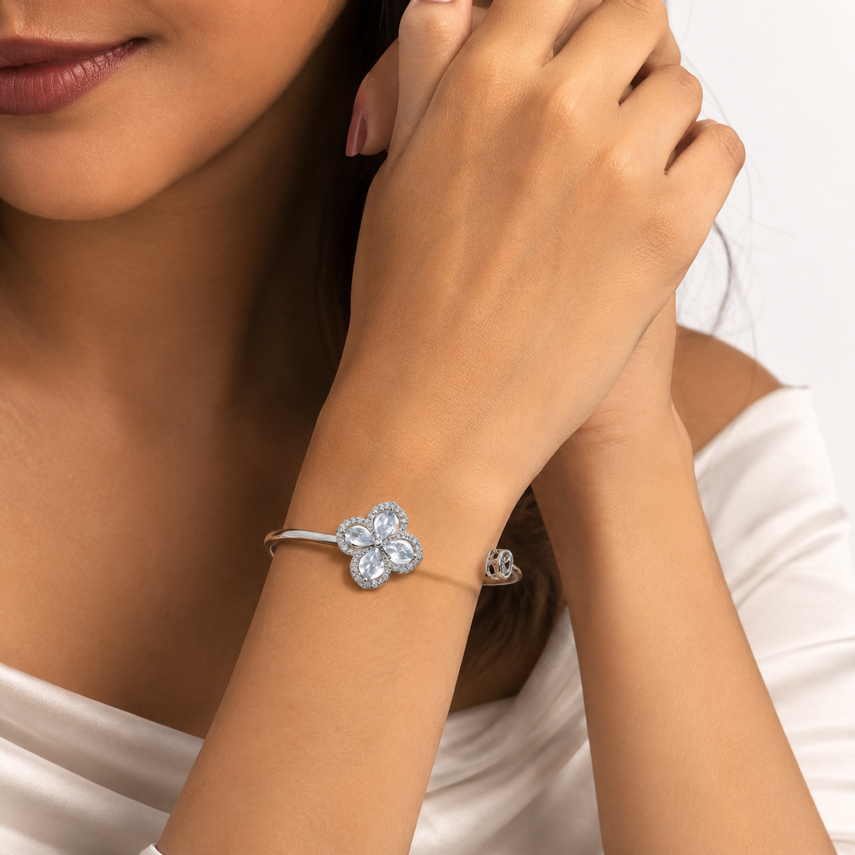 Elegant Clover Gemstone Bangle