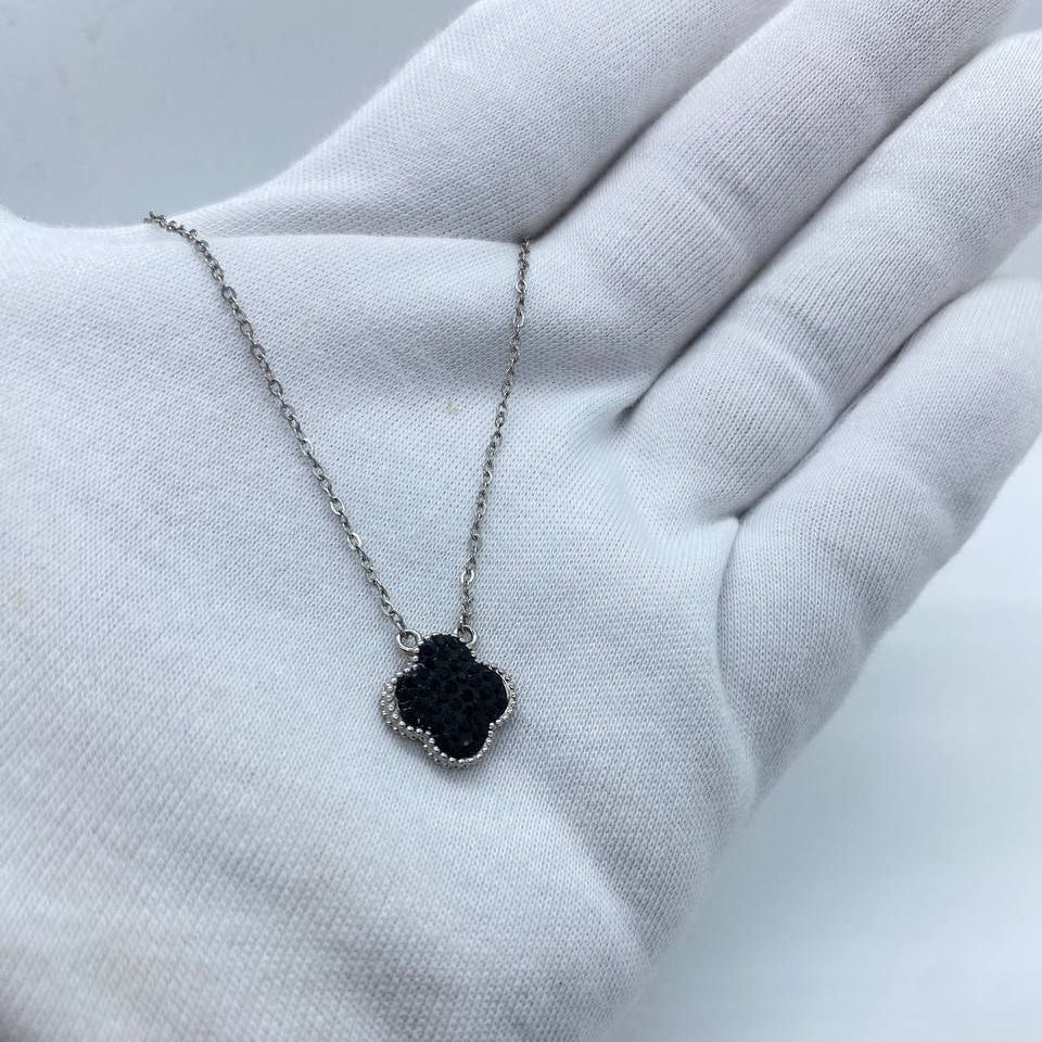 Elegant Clover Pendant Necklace