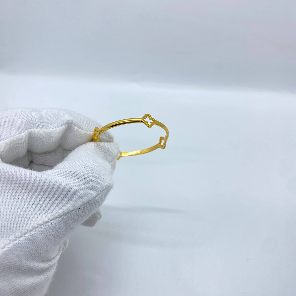 Elegant Gold Clover Bangle