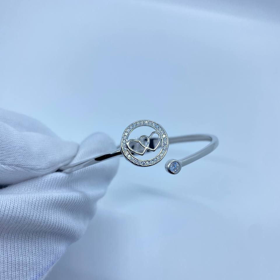 Elegant Interlocking Hearts Bangle