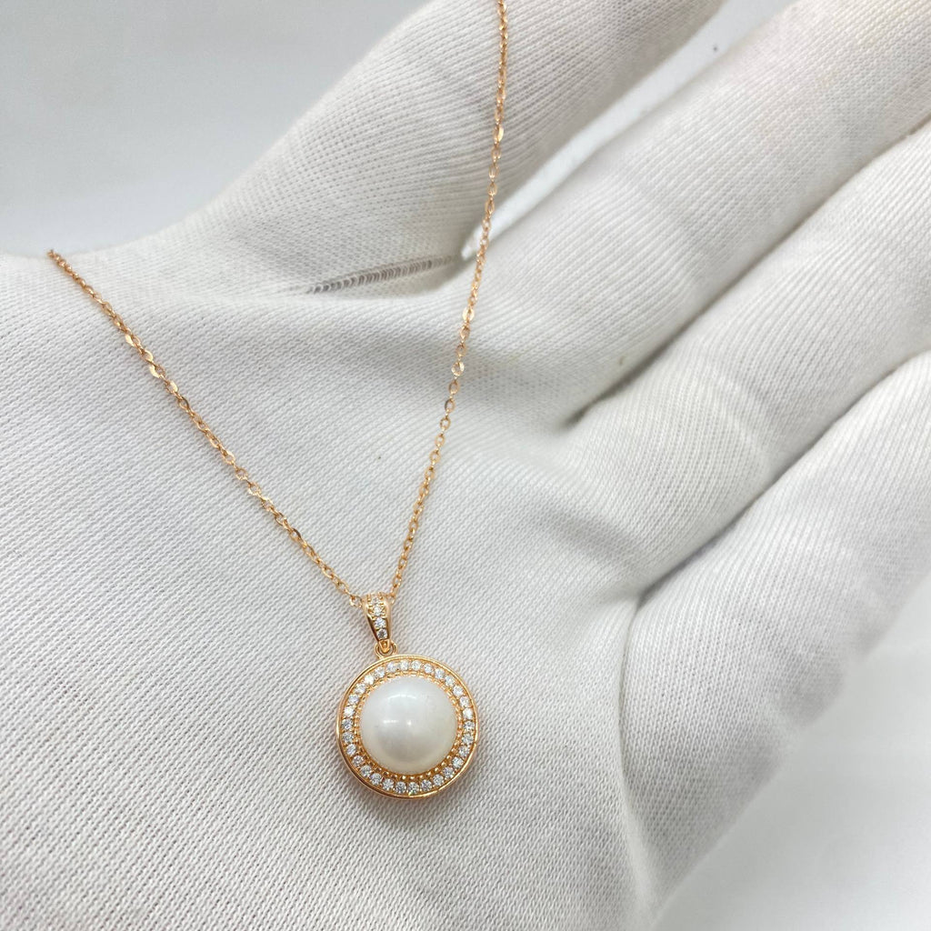 Elegant Pearl Halo Necklace