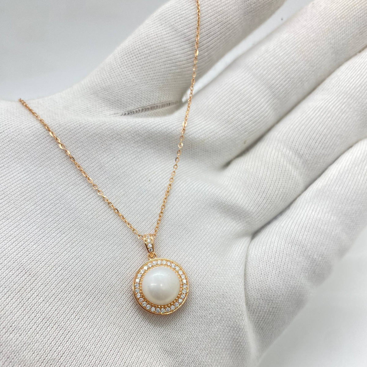 Elegant Pearl Halo Necklace