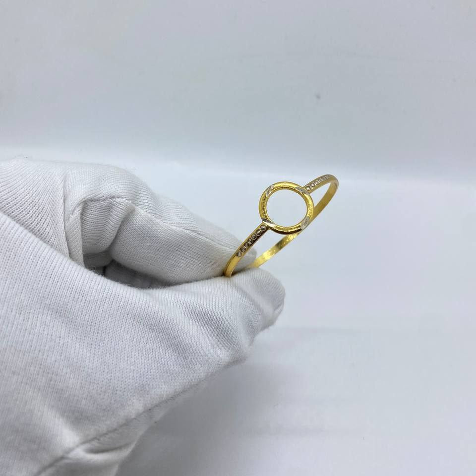 Elegant silver Circle Bangle