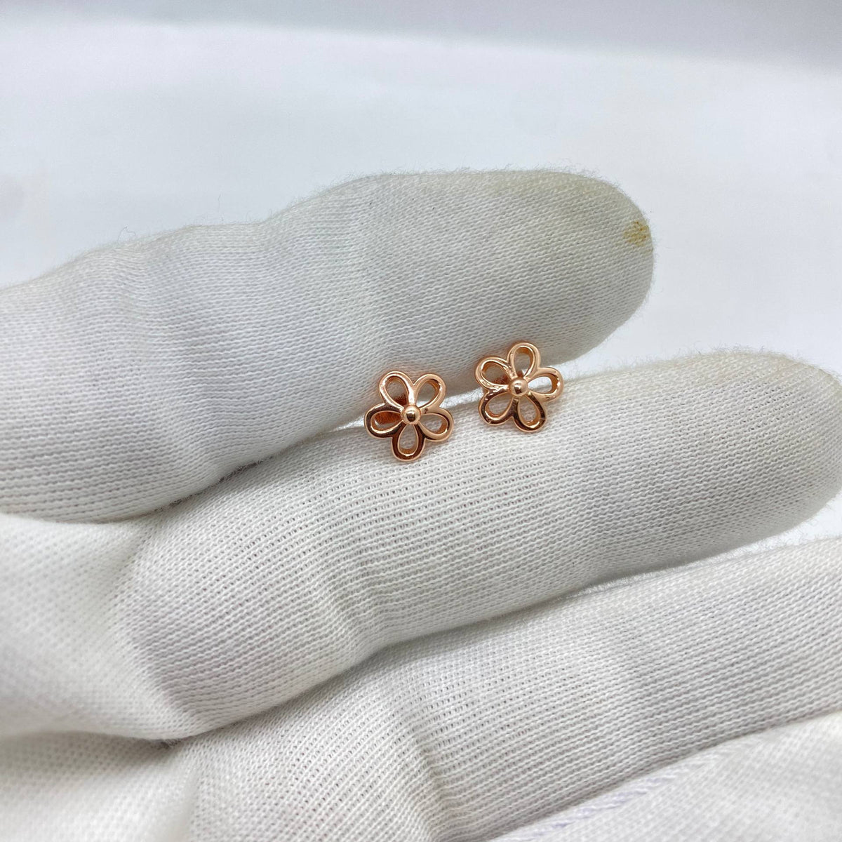 rose gold stud
