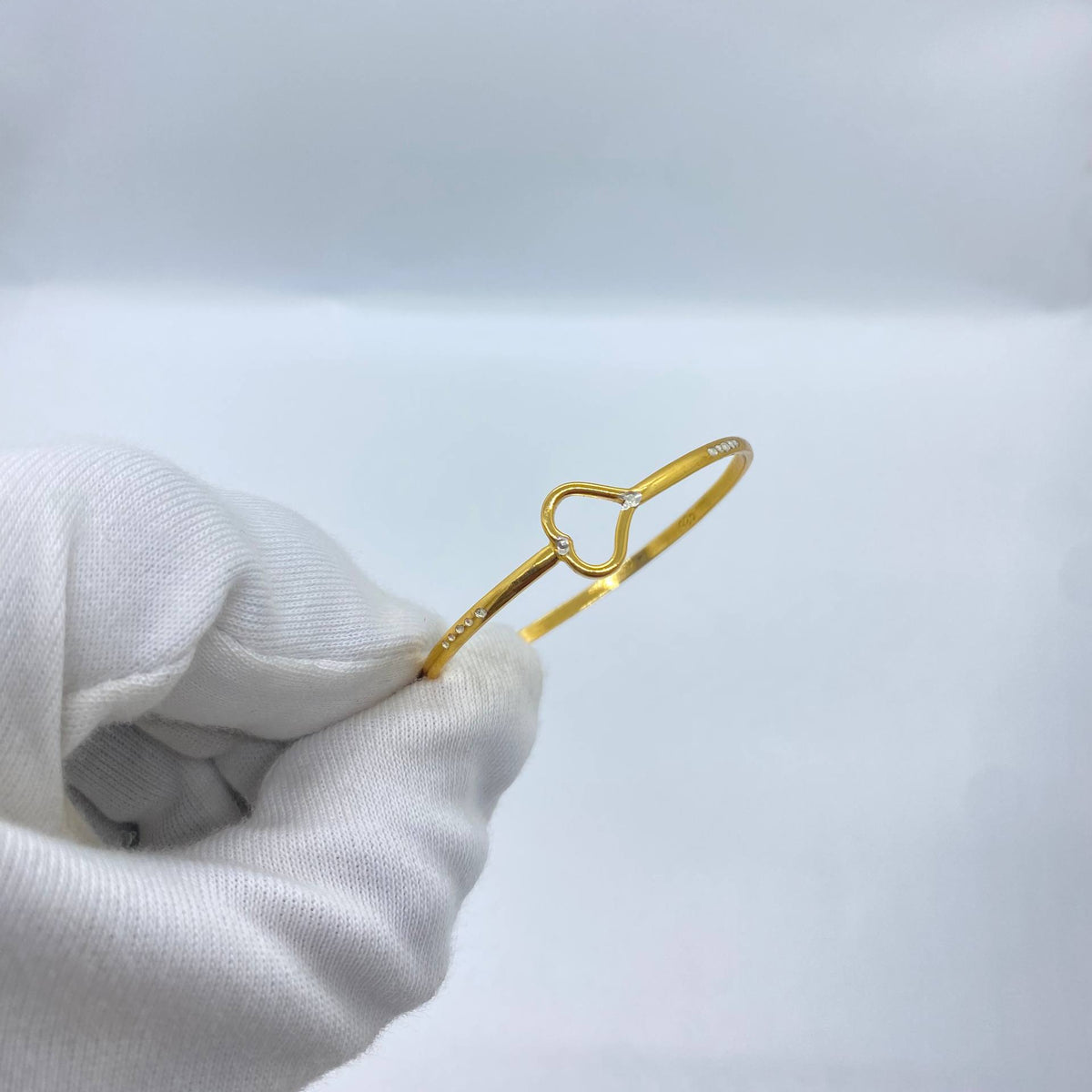 Heart Circle Gold Bangle
