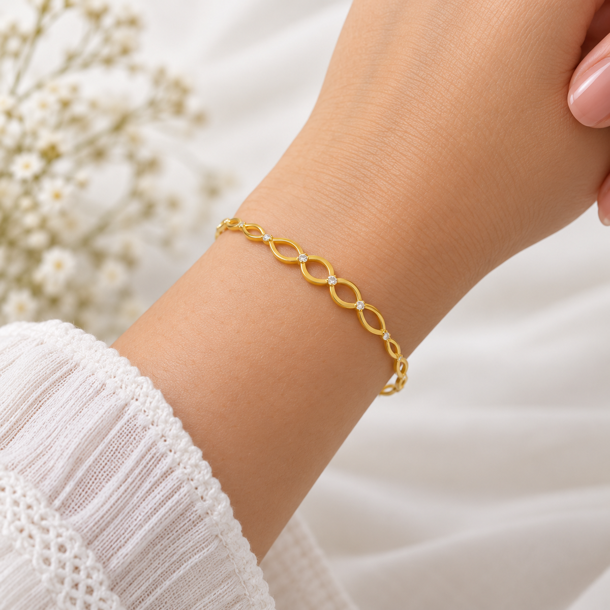 Infinity Link Gold Bangle